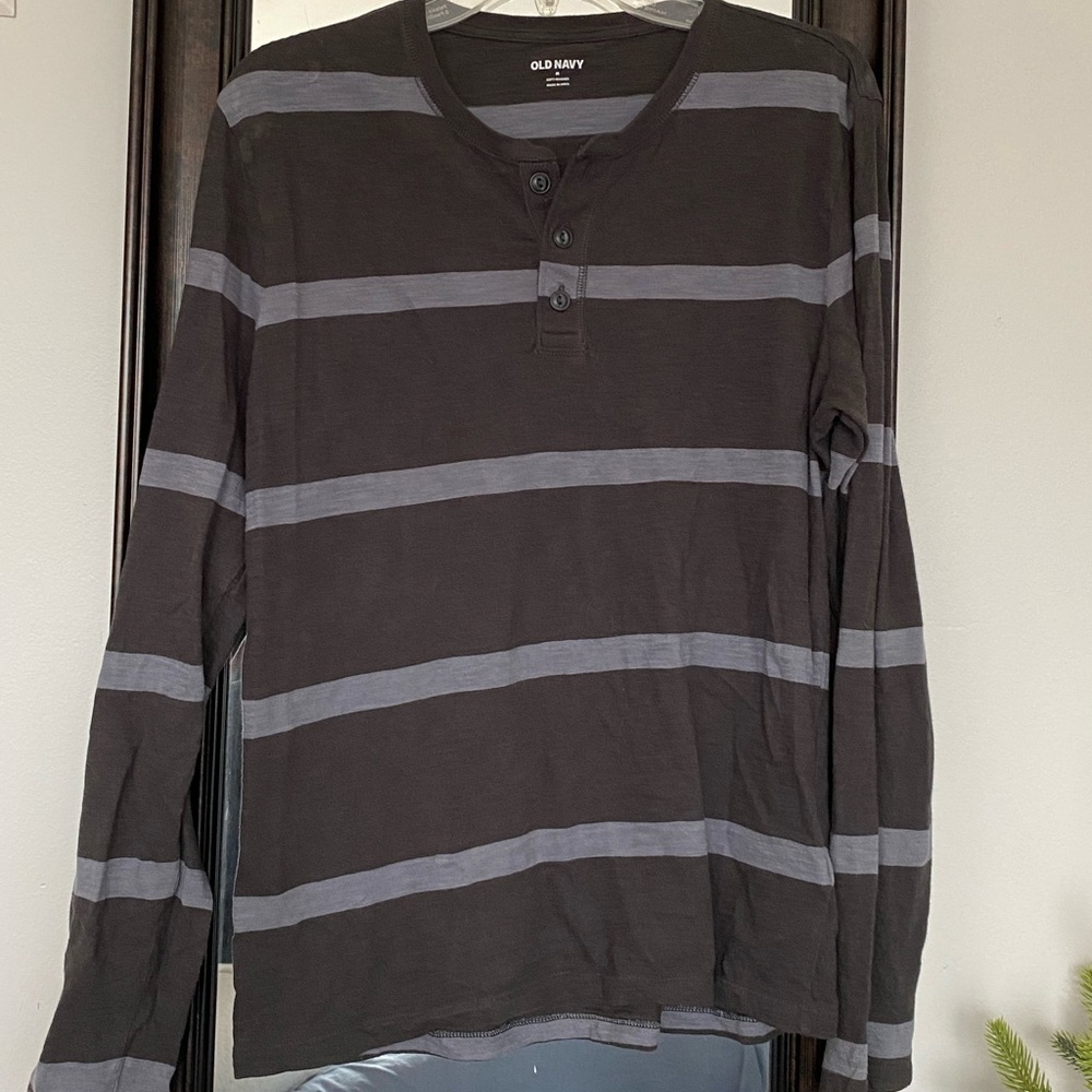 Long sleeve Henley style tee